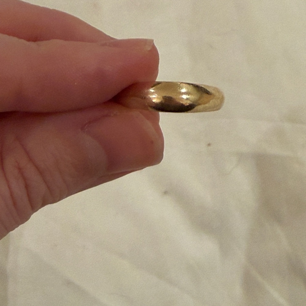 10k Yellow Gold Triangle Ring - Picture 3 of 7